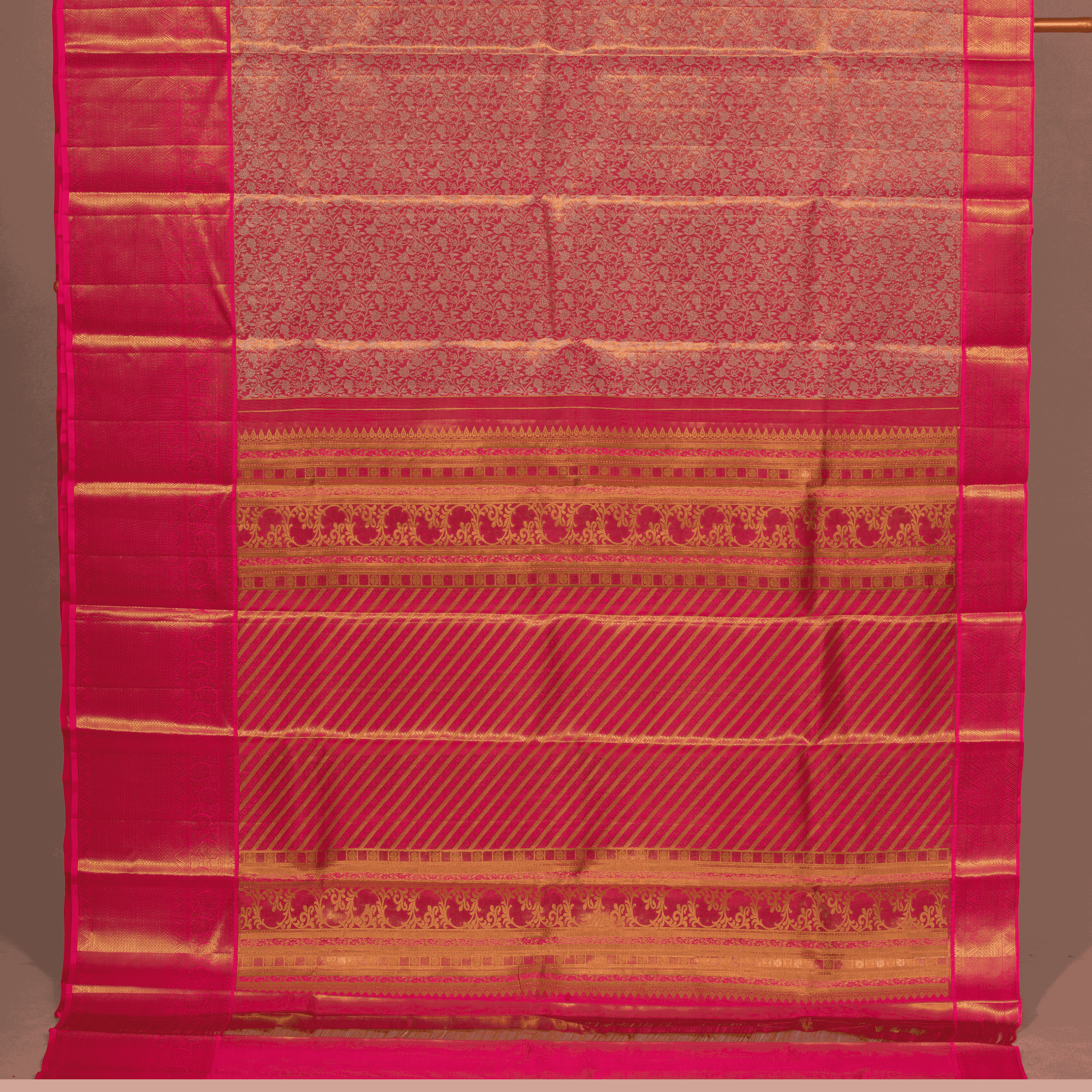 Royal Zari – Classic Banarasi in Crimson & Gold