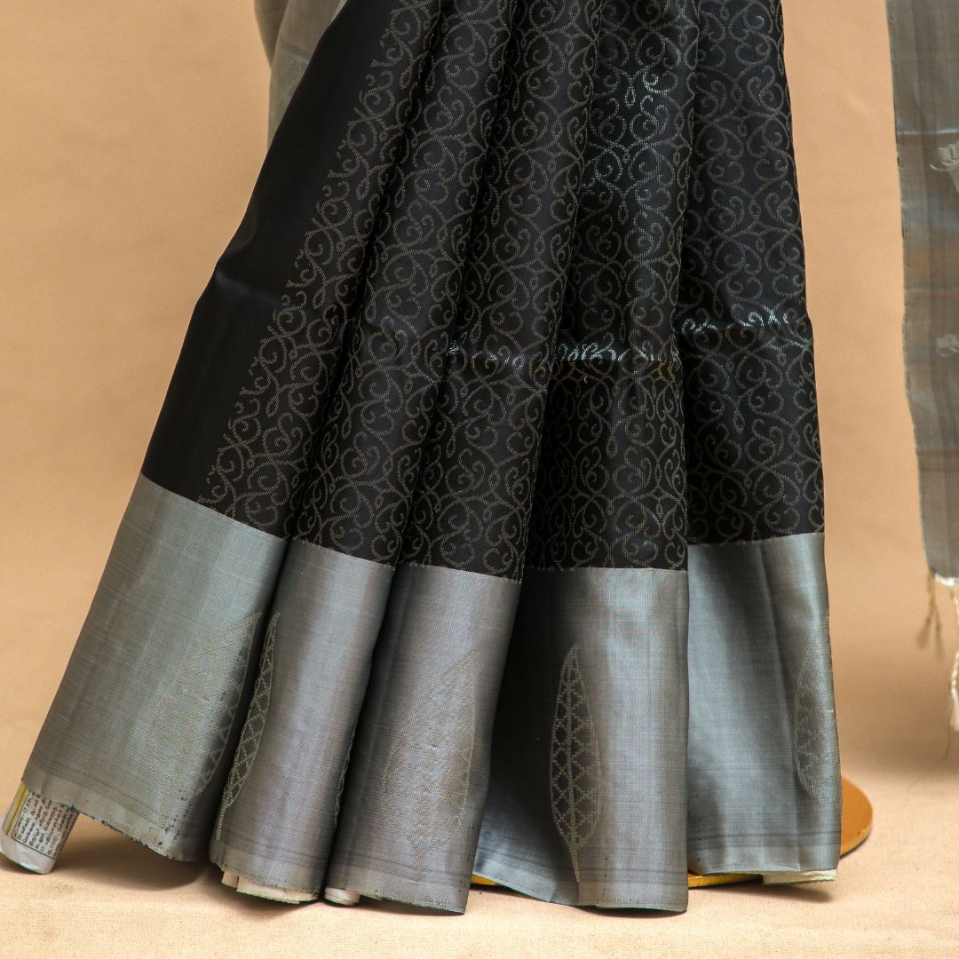 Elegant Black Contrast Border Saree