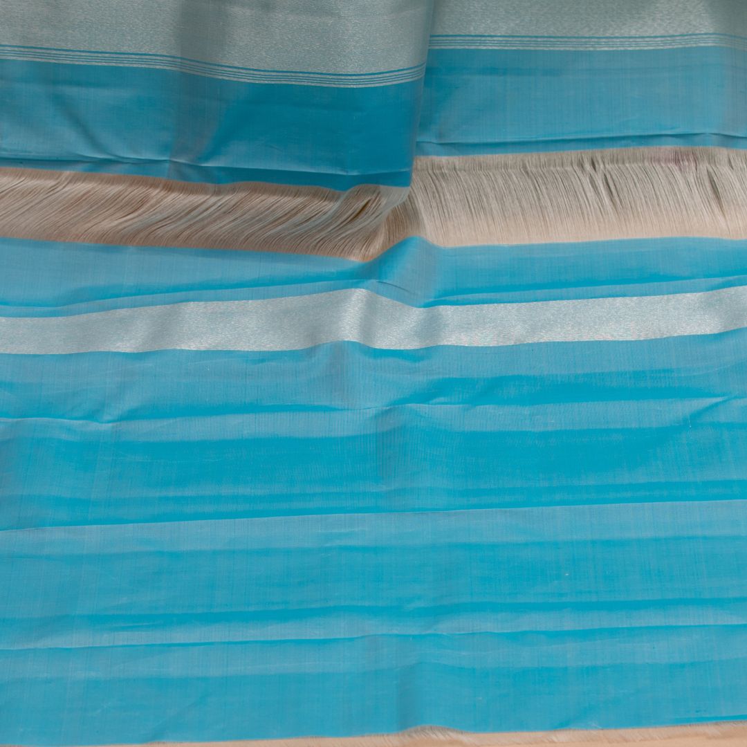 Elegant Pista Green Saree with Unstitched Blouse